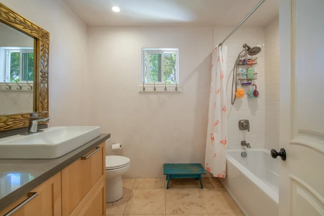 Listing Image for 84 Loha St Unit C 14 of 35