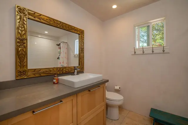 Listing Image for 84 Loha St Unit C 15 of 35