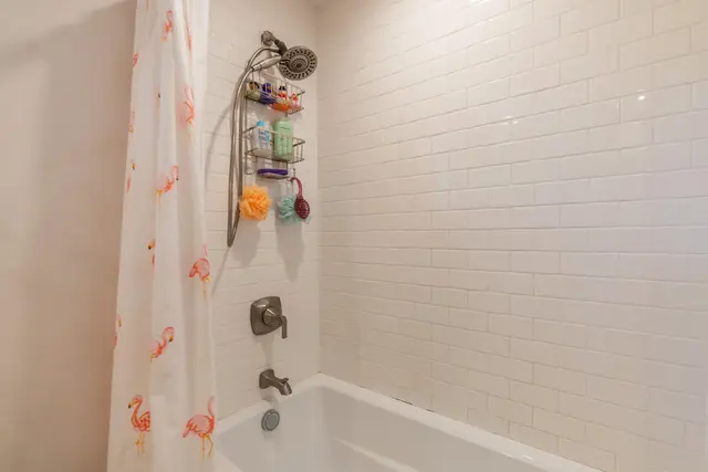 Listing Image for 84 Loha St Unit C 16 of 35