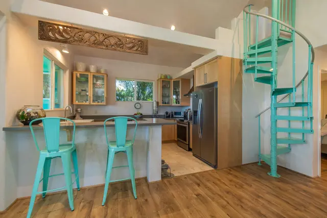 Listing Image for 84 Loha St Unit C 17 of 35