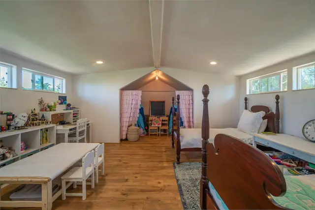 Listing Image for 84 Loha St Unit C 19 of 35