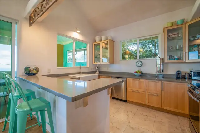 Listing Image for 84 Loha St Unit C 4 of 35