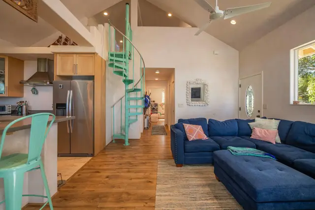 Listing Image for 84 Loha St Unit C 5 of 35