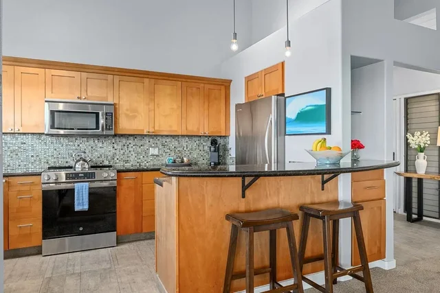 Listing Image for 10 Wailea Ekolu Pl 208 8 of 40