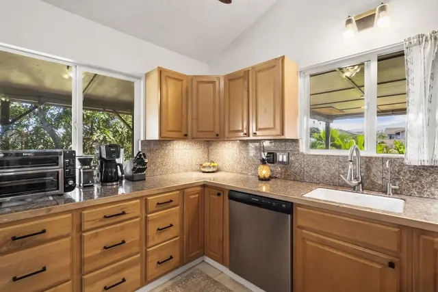 Listing Image for 495 Kaiwahine St 7 of 37