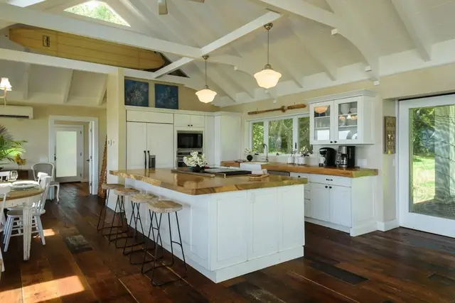 Listing Image for 210 Hauoli St 10 of 41