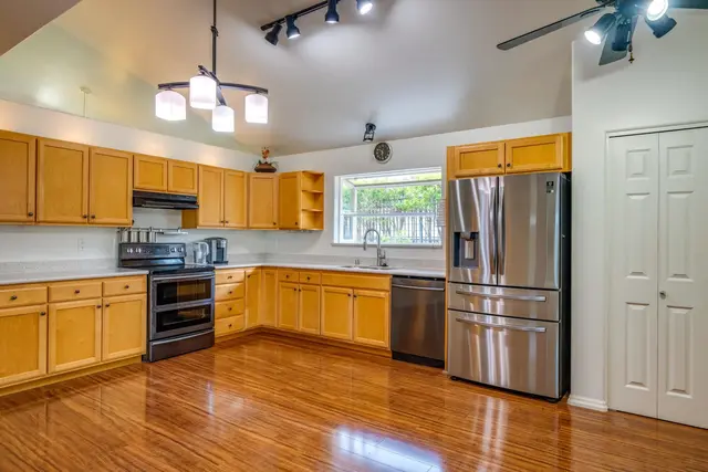 Listing Image for 190 Puumakani St 15 of 38