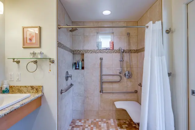 Listing Image for 190 Puumakani St 24 of 38