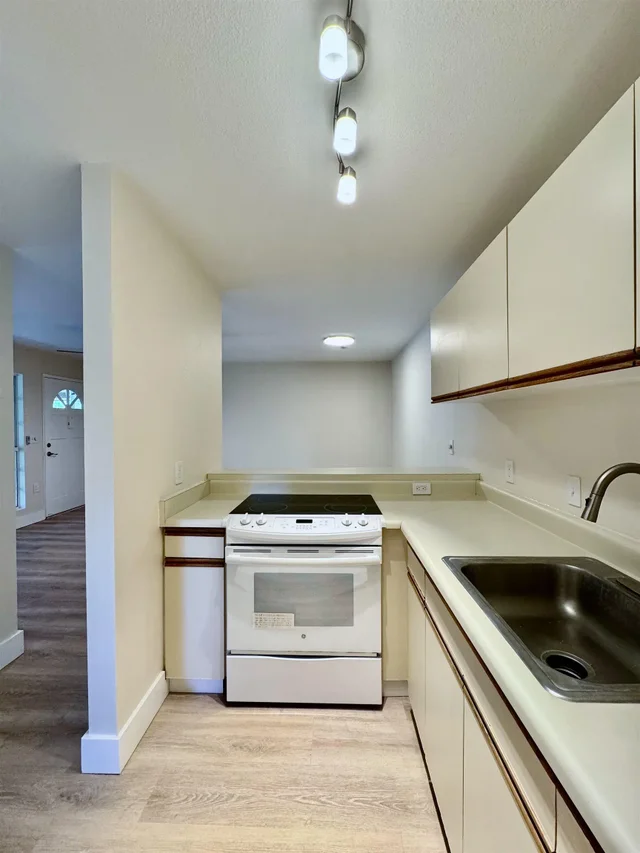 Listing Image for 160 Keonekai Rd 13-208 8 of 21