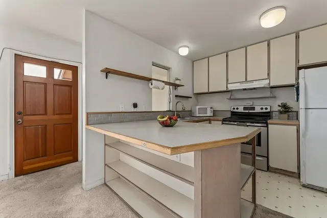 Listing Image for 180 Hoomoku St 19 of 39