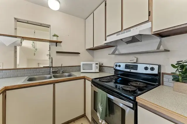 Listing Image for 180 Hoomoku St 24 of 39
