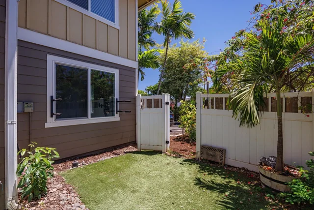 Listing Image for 15 E Kuu Aku Ln 118 31 of 45