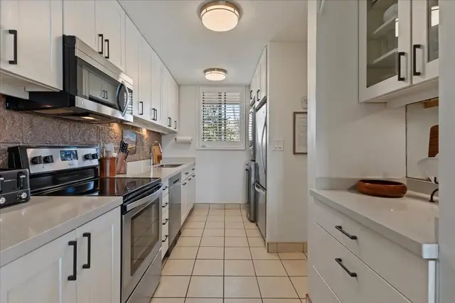 Listing Image for 250 Hauoli St 407 11 of 39