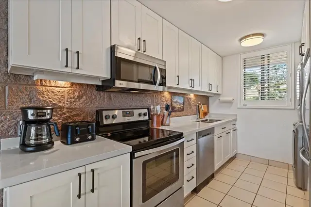 Listing Image for 250 Hauoli St 407 3 of 39