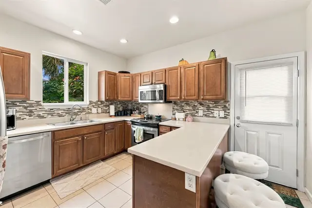 Listing Image for 129 Oluea Cir 11 of 50