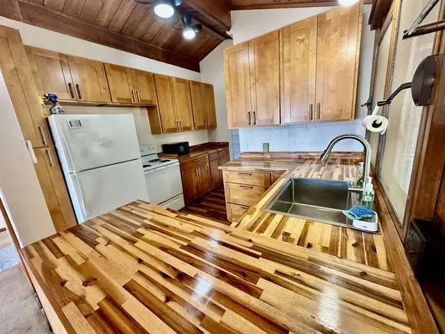 Listing Image for 1085 Nauwe St 17 of 44