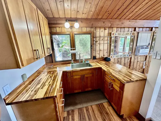 Listing Image for 1085 Nauwe St 19 of 44