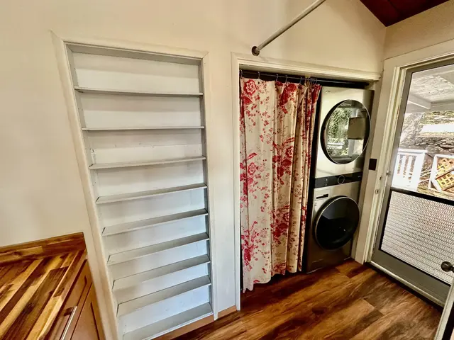 Listing Image for 1085 Nauwe St 22 of 44