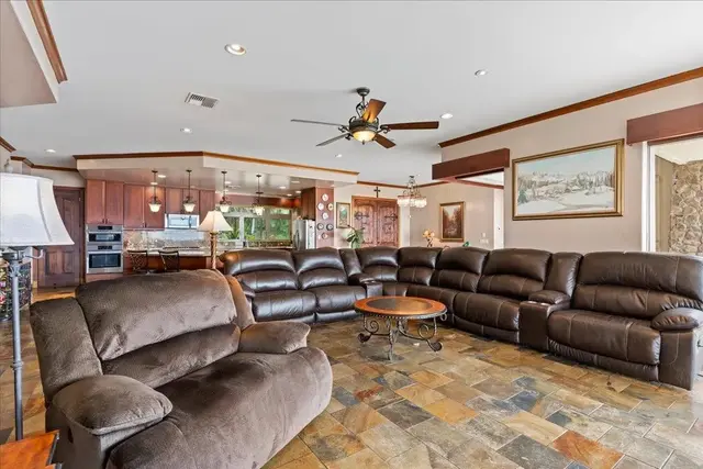 Listing Image for 75 E Huapala Pl B 13 of 50