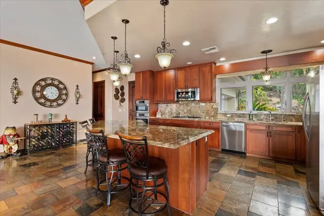Listing Image for 75 E Huapala Pl B 16 of 50