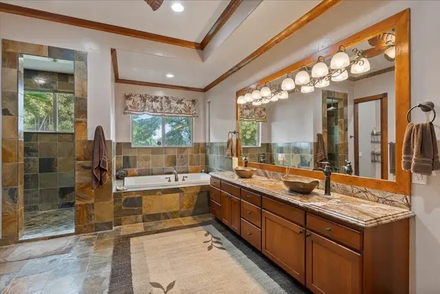 Listing Image for 75 E Huapala Pl B 29 of 50