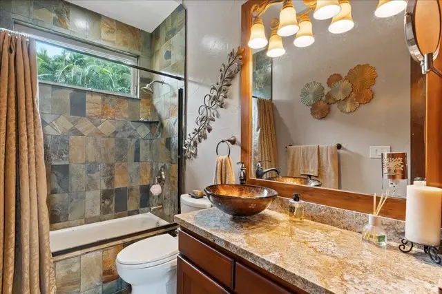 Listing Image for 75 E Huapala Pl B 34 of 50