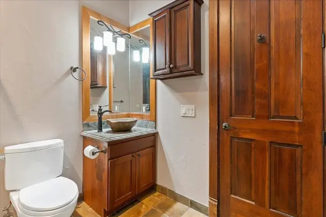 Listing Image for 75 E Huapala Pl B 36 of 50