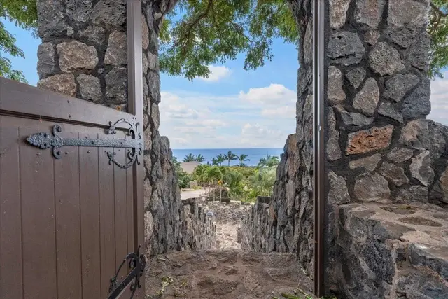 Listing Image for 75 E Huapala Pl B 43 of 50