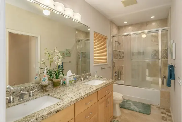 Listing Image for 8 Lily Pl 22 of 50