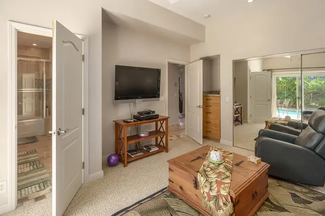 Listing Image for 8 Lily Pl 38 of 50