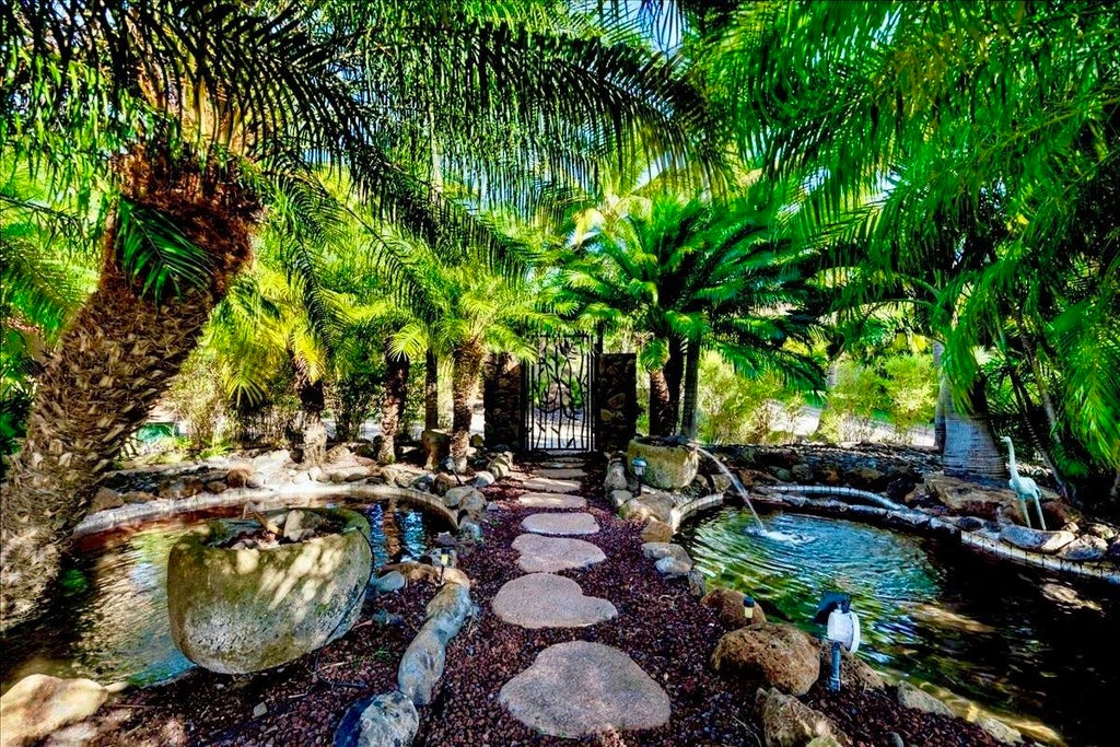 52 Lau Niu Way, Unit A, Lahaina