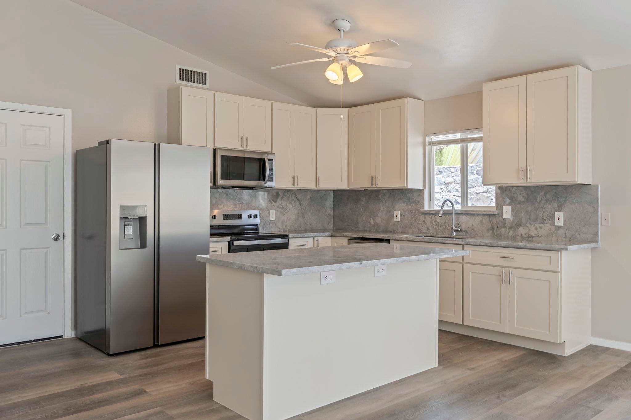 Photo of Listing #407408