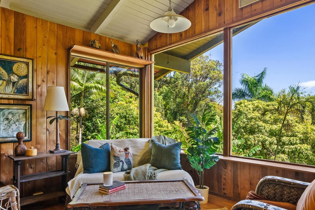 106 Hikiau Rd, Haiku