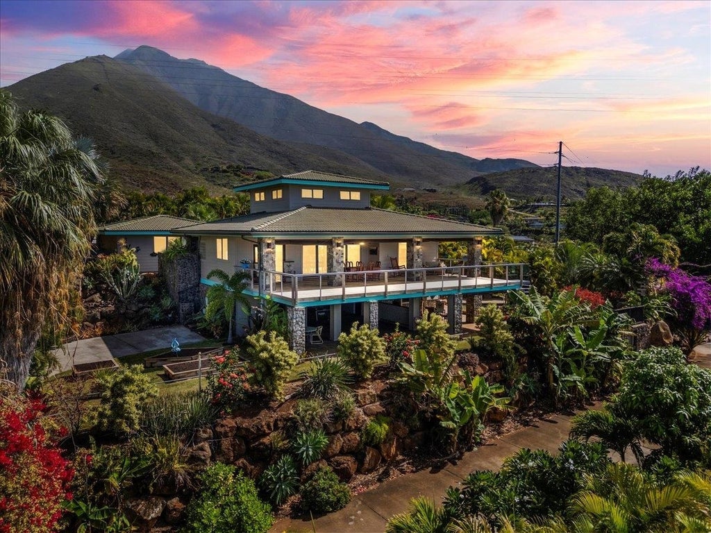 676 Kai Hele Ku St, Unit B, Lahaina