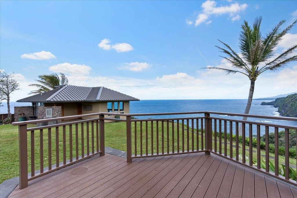 180 Door Of Faith Rd, Haiku