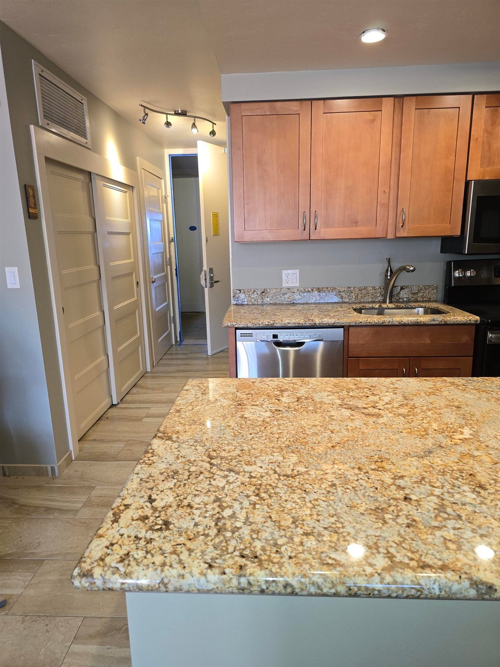 475 Front St, Unit 220, Lahaina