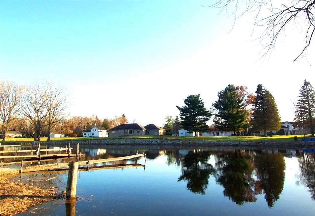 Sunset Beach Road, SUAMICO