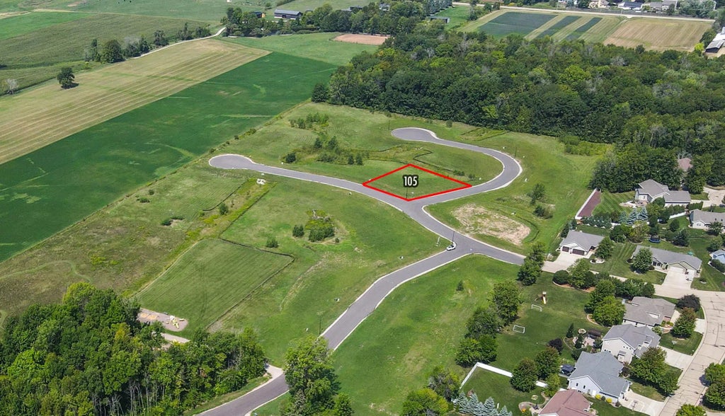 Madi Court 105, MENASHA