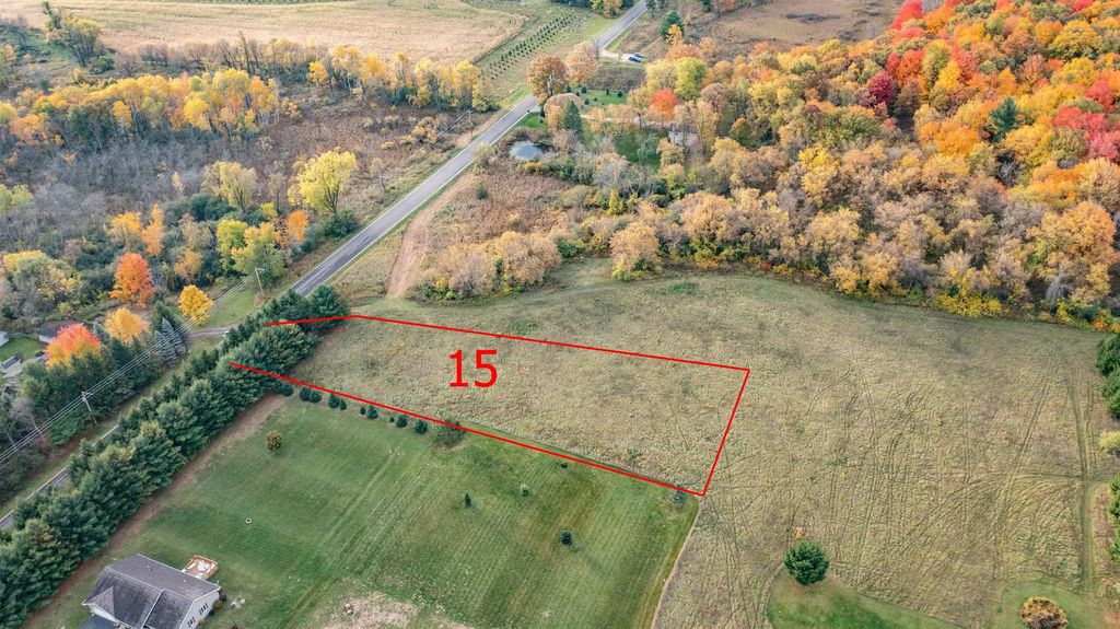 Constance Road 15, WAUPACA