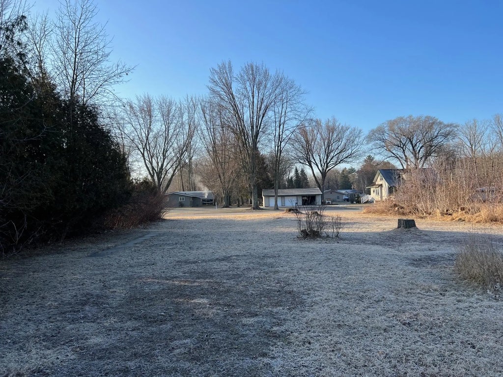 414 E Groninger Street, SURING