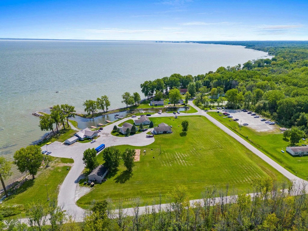 Cottage Road 17, LITTLE SUAMICO