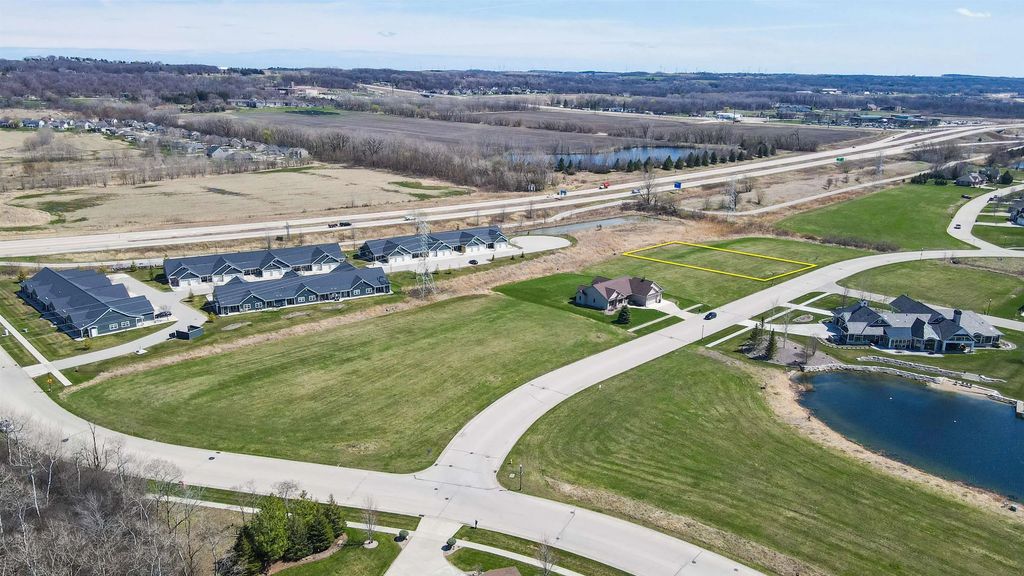493 N Country Lane 33, FOND DU LAC