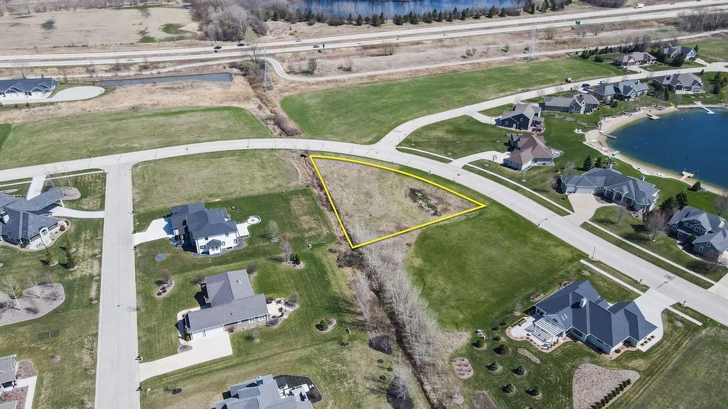 460 N Country Lane 77, FOND DU LAC