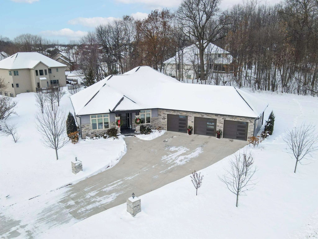 900 Woodcrest Heights Drive, MENASHA