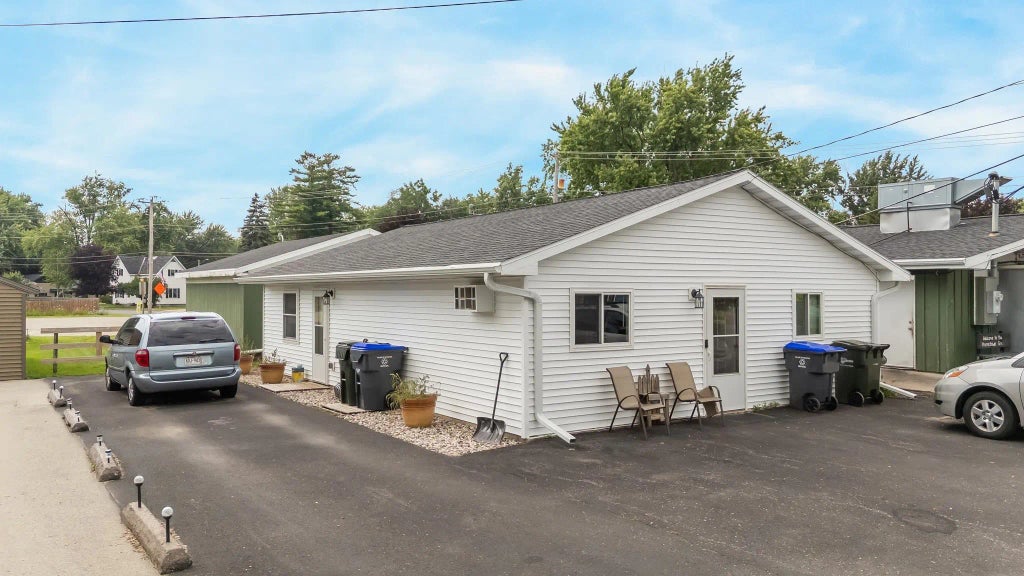 N5687 Broad Street, SHIOCTON