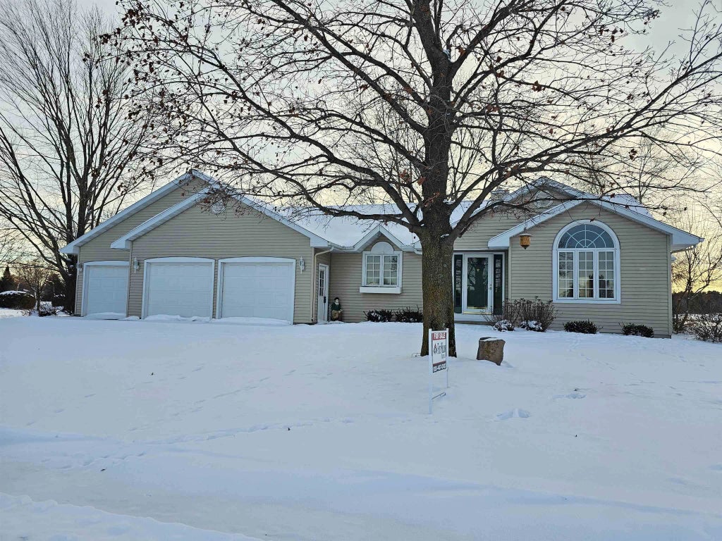 1500 Foxfire Court, WAUPACA