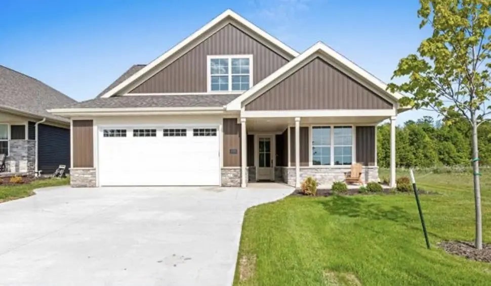 895 Black Swan Drive, MENASHA
