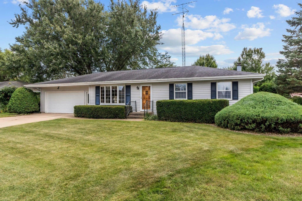 132 Oak Court, BERLIN