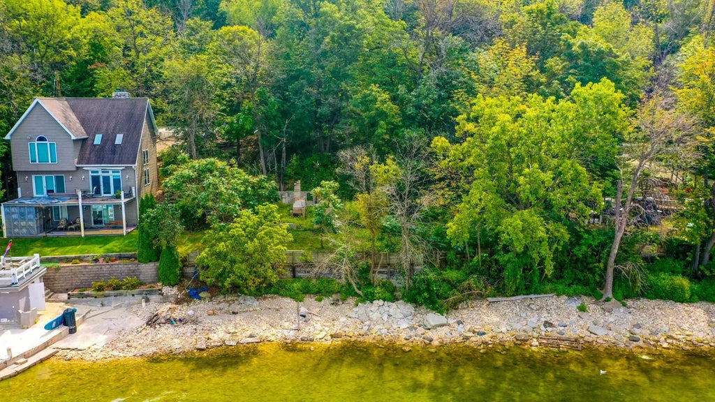 5361 Edgewater Beach Road, GREEN BAY