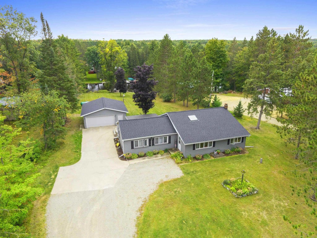 W12235 Eagle Road, CRIVITZ